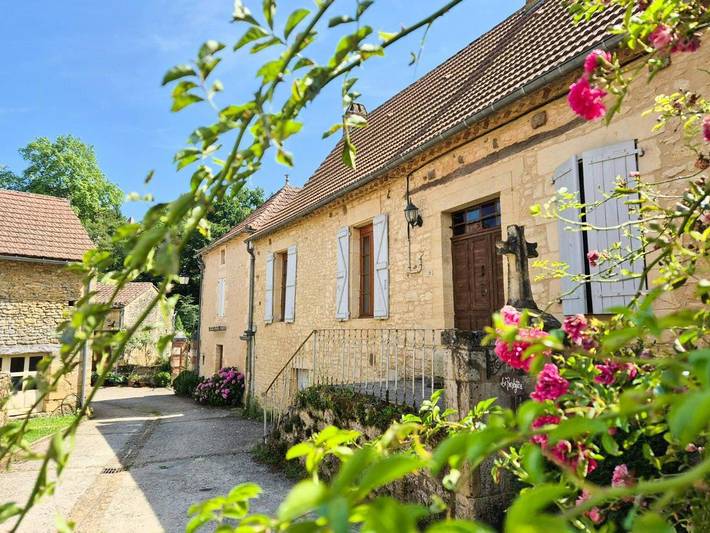 Location de vacances pour 8 personnes, avec terrasse ainsi que piscine et jardin, animaux acceptés à Prats-du-Périgord - 3