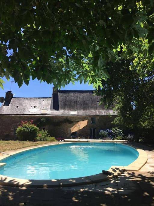 Location de vacances pour 7 personnes, avec piscine et terrasse ainsi que vue et jardin à Pluherlin - 2