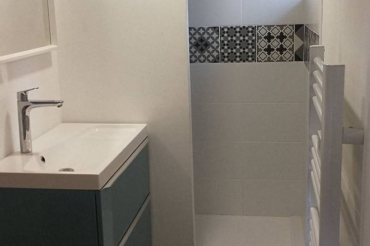 Gîte pour 2 personnes, avec terrasse ainsi que piscine et jardin, animaux acceptés à Lussan - 4