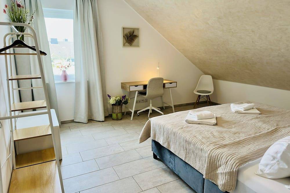 Ganze Wohnung, Modern Wohnen mit Smarttv, Arbeitsplatz und Küche in Bad Oeynhausen, Wiehengebirge