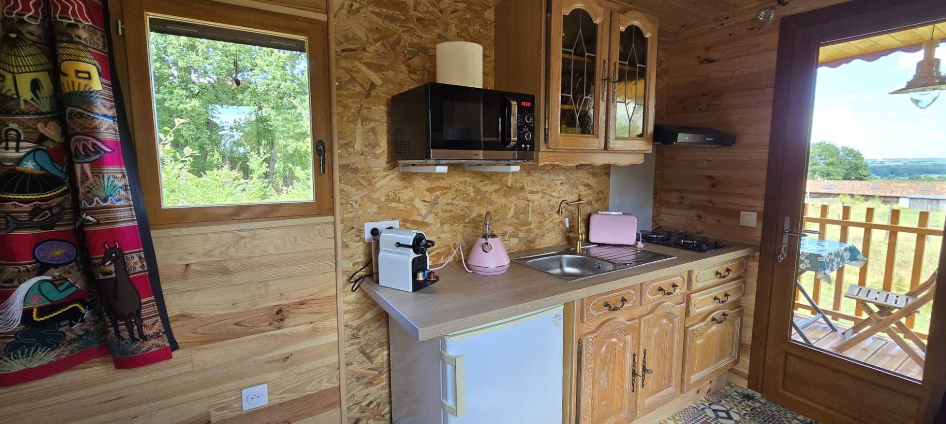 Cabane « Roulotte L'âne Au Salon En Armagnac » in Lauraët, Gers