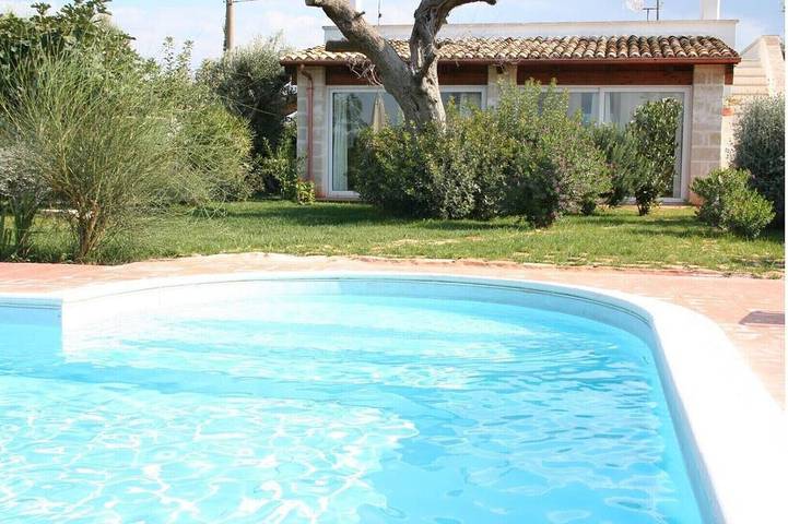 Villa pour 5 personnes, avec jardin ainsi que jacuzzi et balcon, animaux acceptés à Certosa