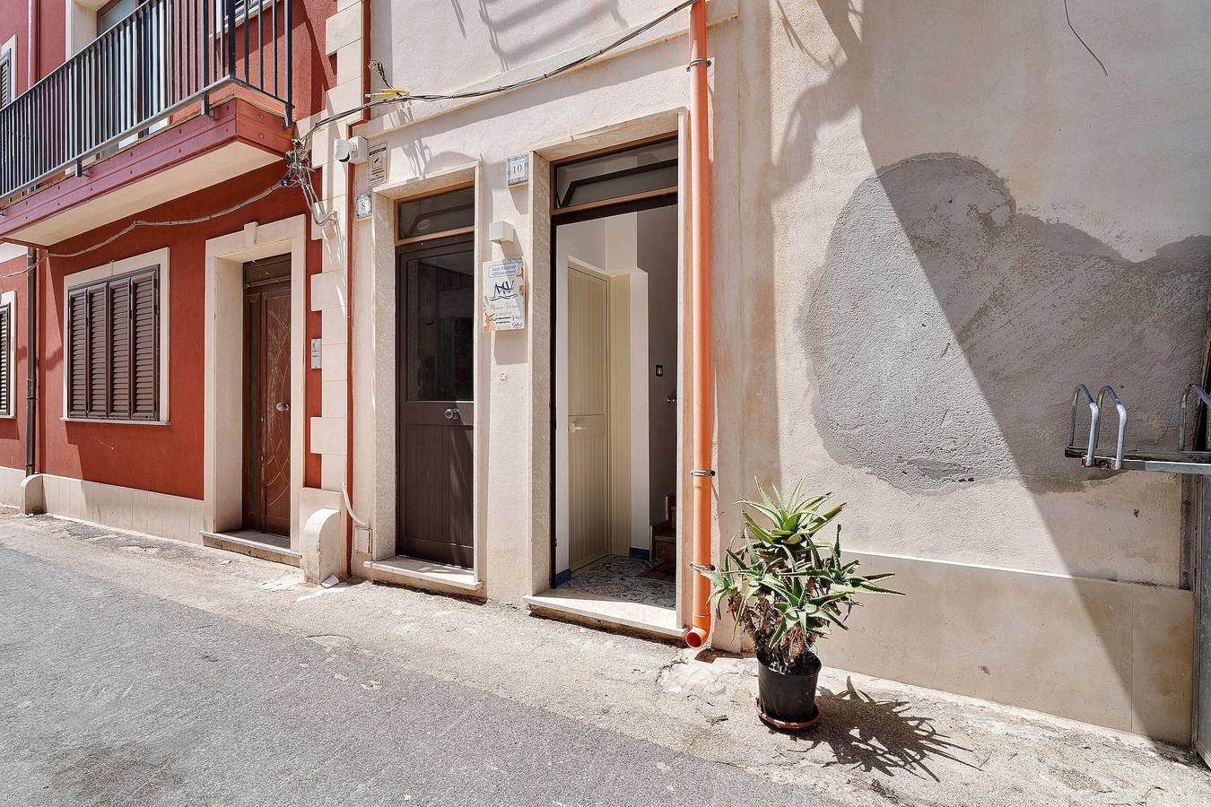 Apartamento entero, Habitación doble con camas individuales y baño privado in Marzamemi, Pachino