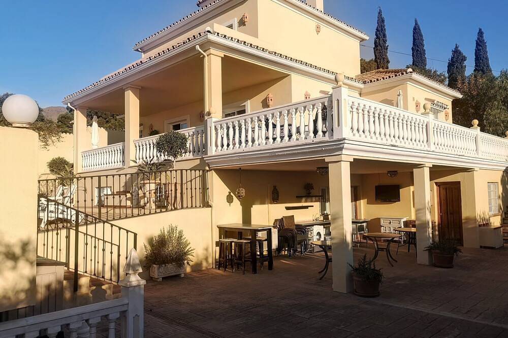 Apartamento entero, Villa Roca, Lejlighed til 2 Personer, 3km til Estepona in Estepona, Costa del Sol