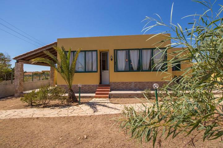 Villa per 4 persone, con giardino e terrazza nonché panorama a Lampedusa