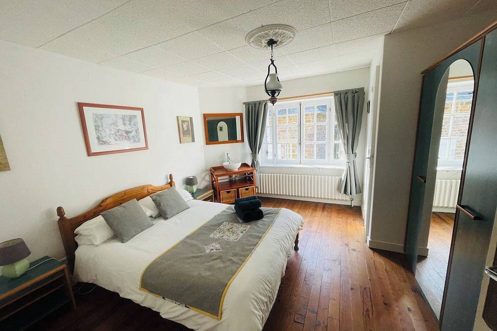 Le Gite De Cadran Solaire (3 Chambres, pour 8 personnes) in Campeaux, Région de Vire