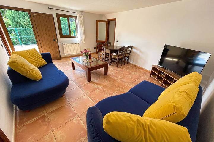 Gîte pour 4 personnes, avec Terrasse et Piscine à Moya