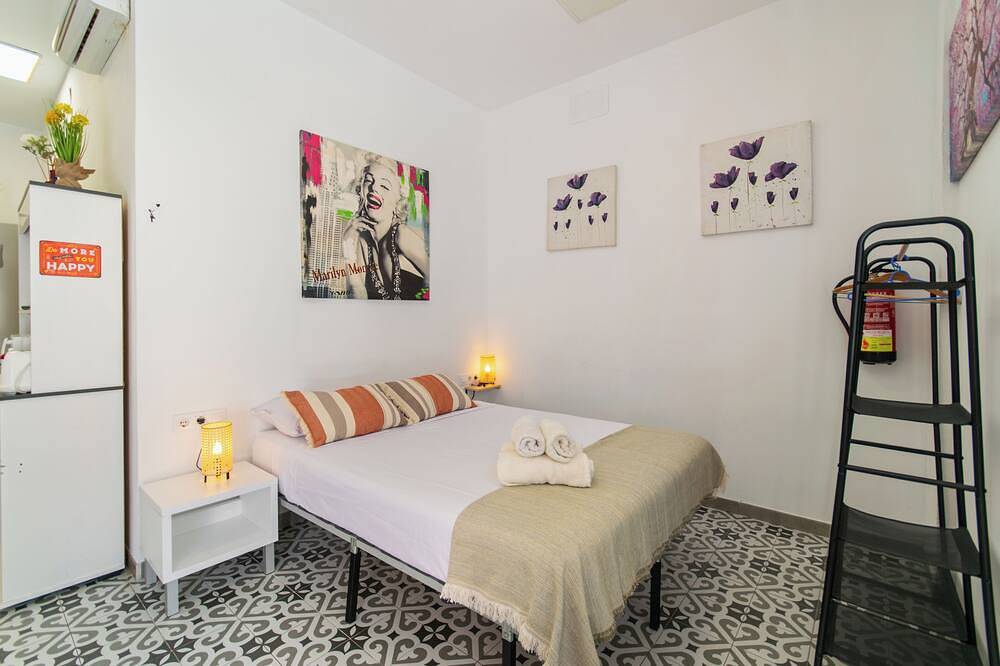 Appartement entier, Fully equipped studio, 15 minutes from downtown Bcn, 8 min. walk from the beach in Sant Adrià de Besòs, Barcelonès