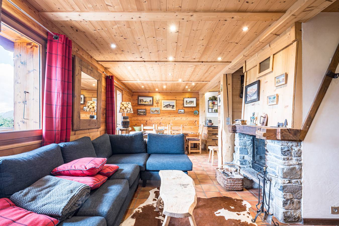 Chalet 'Povote' mit Bergblick, Gemeinschaftspool und Wi-Fi in Manigod, Annecy und Umgebung