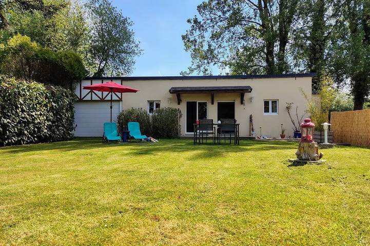 Location de vacances pour 2 personnes, avec jardin et terrasse, animaux acceptés à Fleury (Normandie)