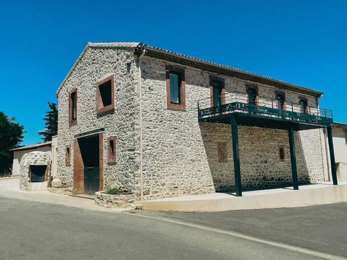 Location de vacances pour 8 personnes, avec balcon et jacuzzi à Berlou