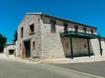 Location de vacances pour 8 personnes, avec jacuzzi et balcon à Berlou