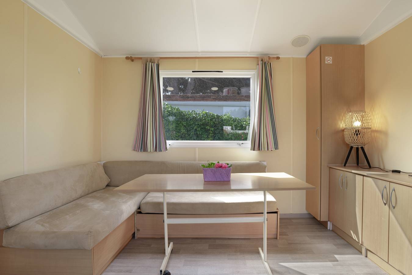 Mobilheim 'Calma' mit Bergblick, gemeinsamer Terrasse und Klimaanlage in Barbate, Costa de la Luz