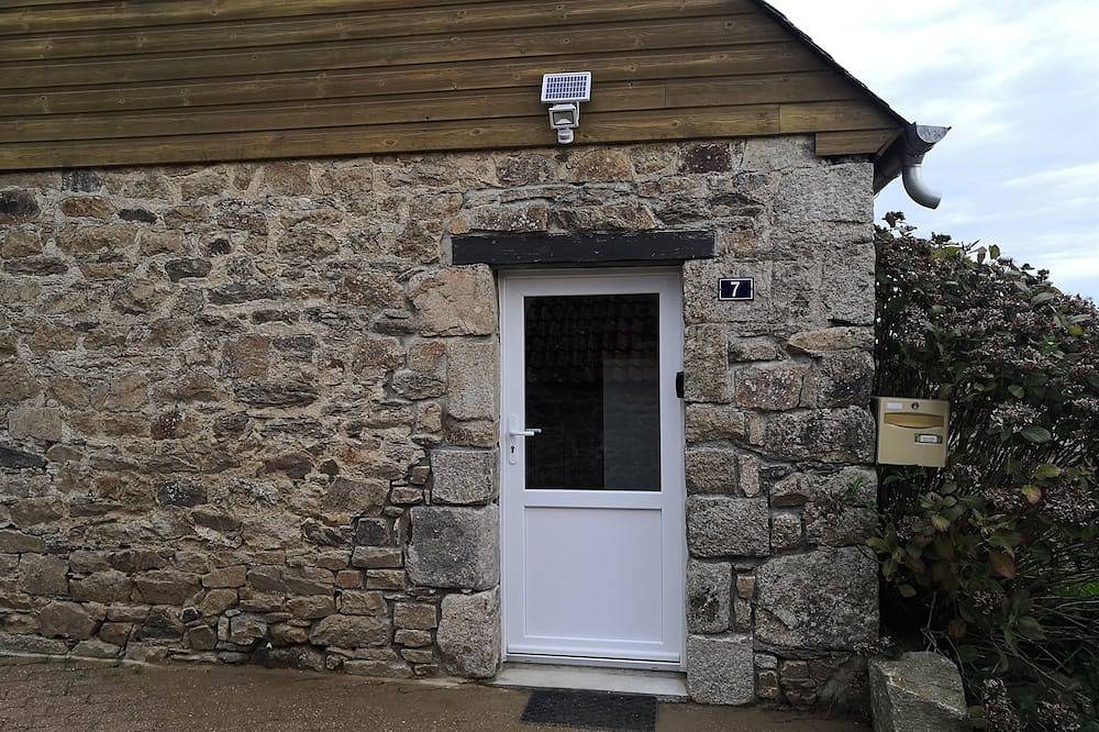 Accommodation in the countryside in Plougoulm, Ceinture Dorée