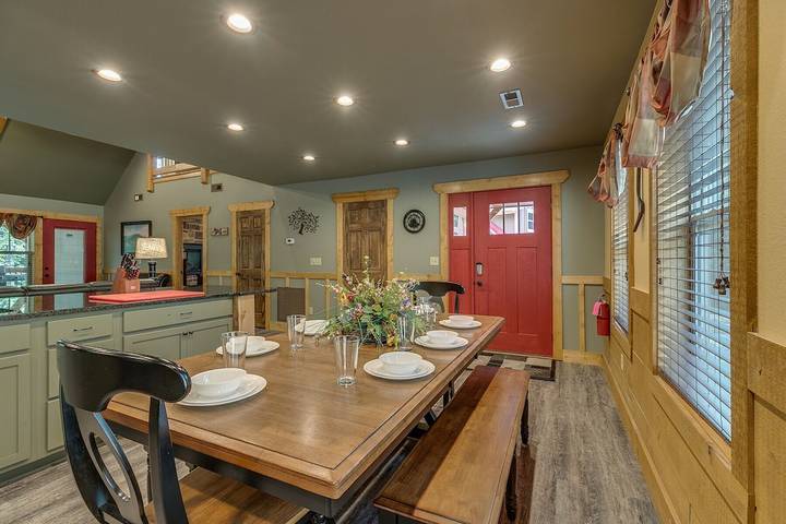 Chalet for 10 people, with pool and terrace as well as hot tub and sauna in Gatlinburg