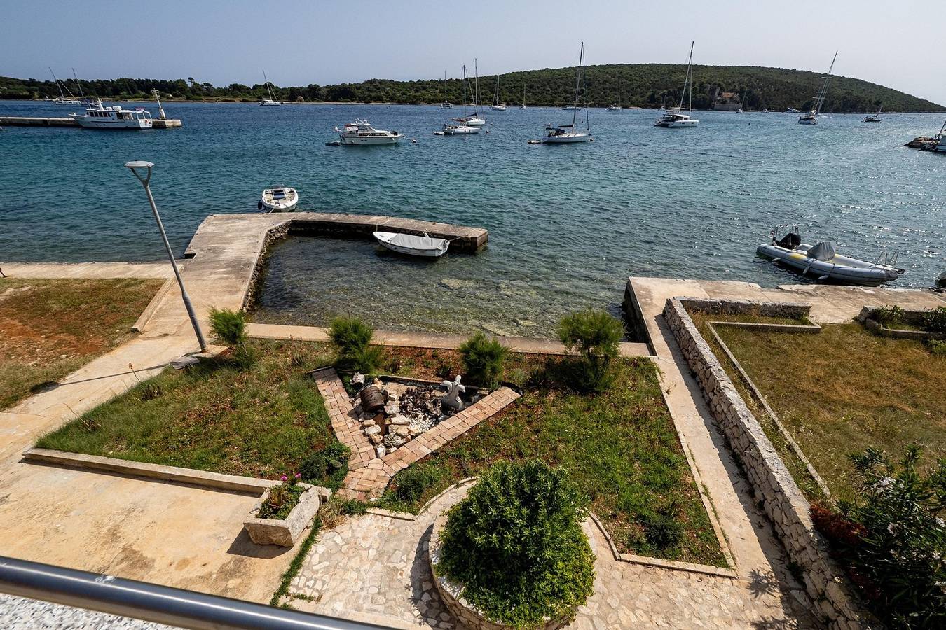 Ganze Wohnung, 2-Zimmer-Ferienwohnung mit Balkon und Meerblick Ilovik, Losinj A-25973-a in Kvarner Inseln