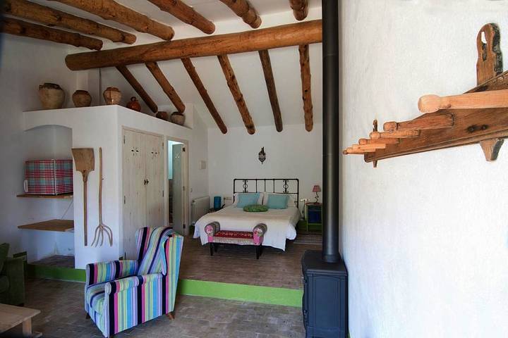 Casa rural para 3 personas, con piscina además de jardín y vistas, Se admiten mascotas en Priorat - 2