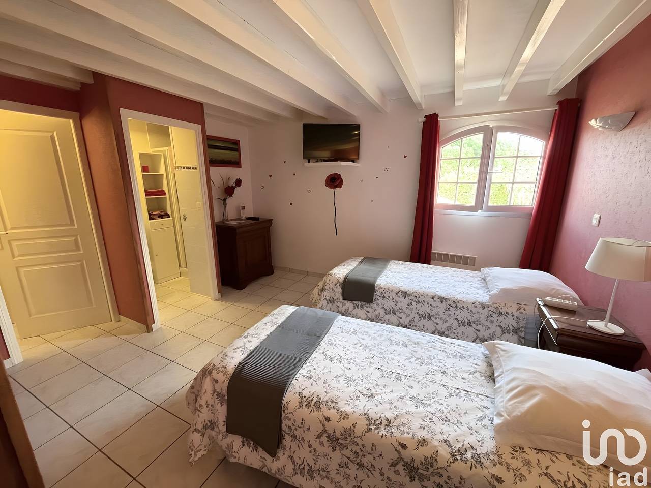 Bed and Breakfast 'Chambre D'hôtes Coquelicot' with Shared Pool, Shared Terrace and Wi-Fi in Bégadan, Médoc Regional Natural Park