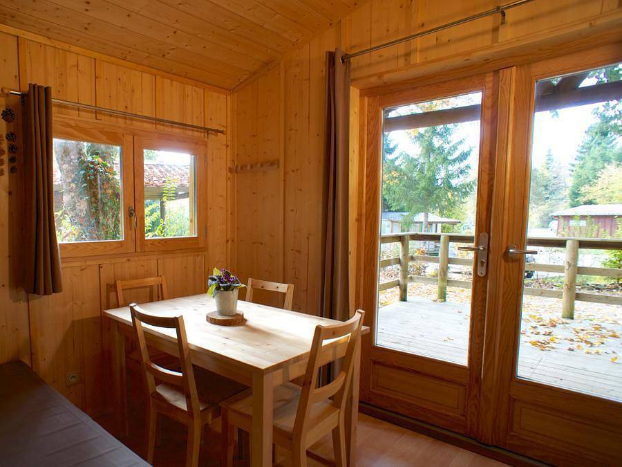 Camping de La Forêt - Chalet 4 personas - Chalet Epicéa - 2 habitaciones - posibilidad de añadir más personas con suplemento, contactar con el camping in Levier, Doubs (desambiguación)