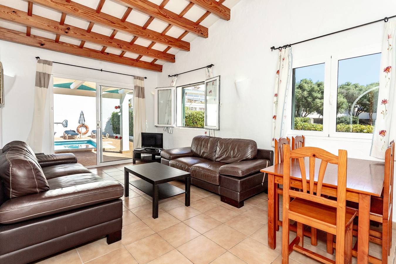Villa 'Amber' con piscina privada, Wi-Fi y aire acondicionado in Cala en Porter, Municipio de Alaior