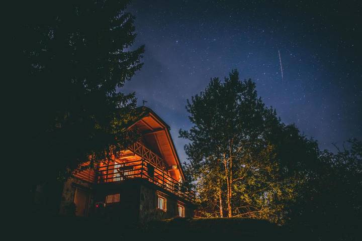 Ferienhaus für 8 Personen, mit Balkon und Whirlpool sowie Terrasse und Garten