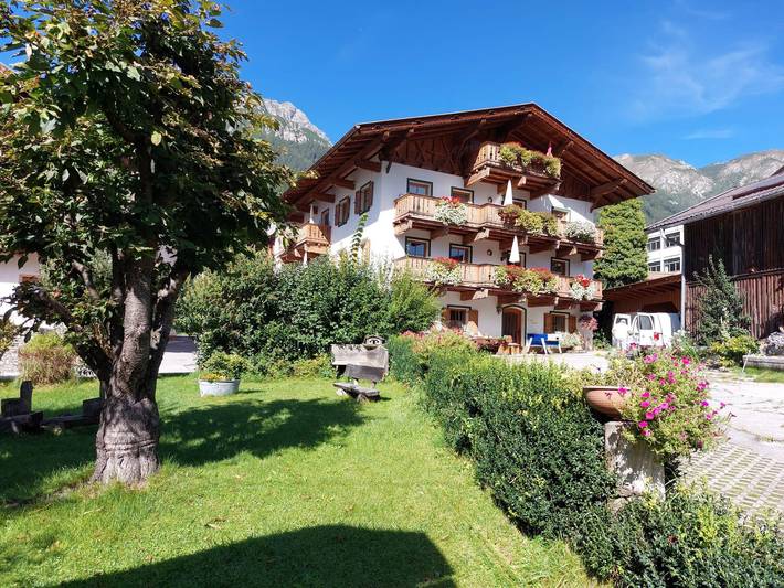 Bauernhaus für 5 Personen, mit Balkon und Garten sowie Ausblick