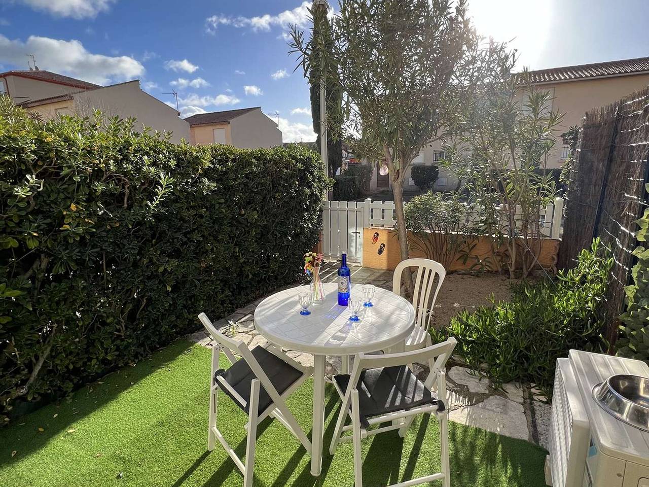 Entire apartment, Cozy T2 Near Beach, A/C, Wifi, Terrace, Parking, Sleeps 4 in Valras-Plage, Côte d'Améthyste