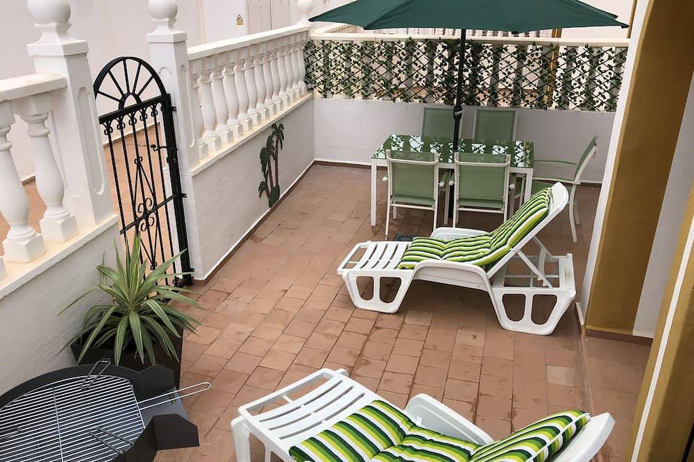 Hel leilighet, Stor 2-roms leilighet - Privat hage-10 minutter fra La Zenia strand / Boulevard in Colinas de la Zenia, Orihuela