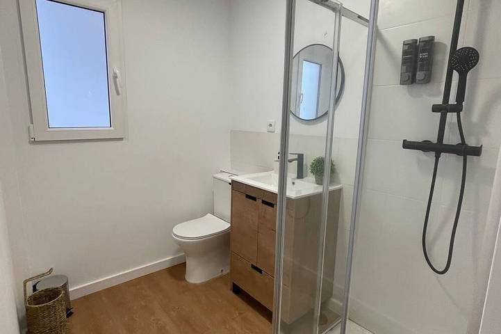 Appartamento intero, Ideal group- 6pax- parking van in Girona, Gironès