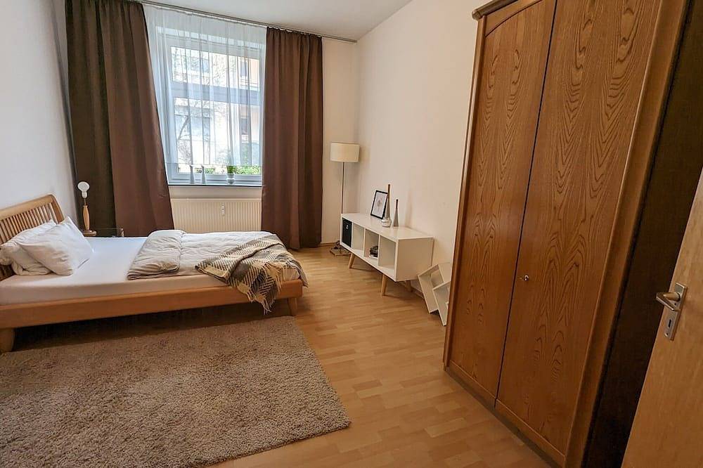 Ganze Wohnung, 4 Schlafzimmer, Küche, großer Wohnbereich,  zentral,  barrierefrei, mit Service in Pforzheim, Nordschwarzwald