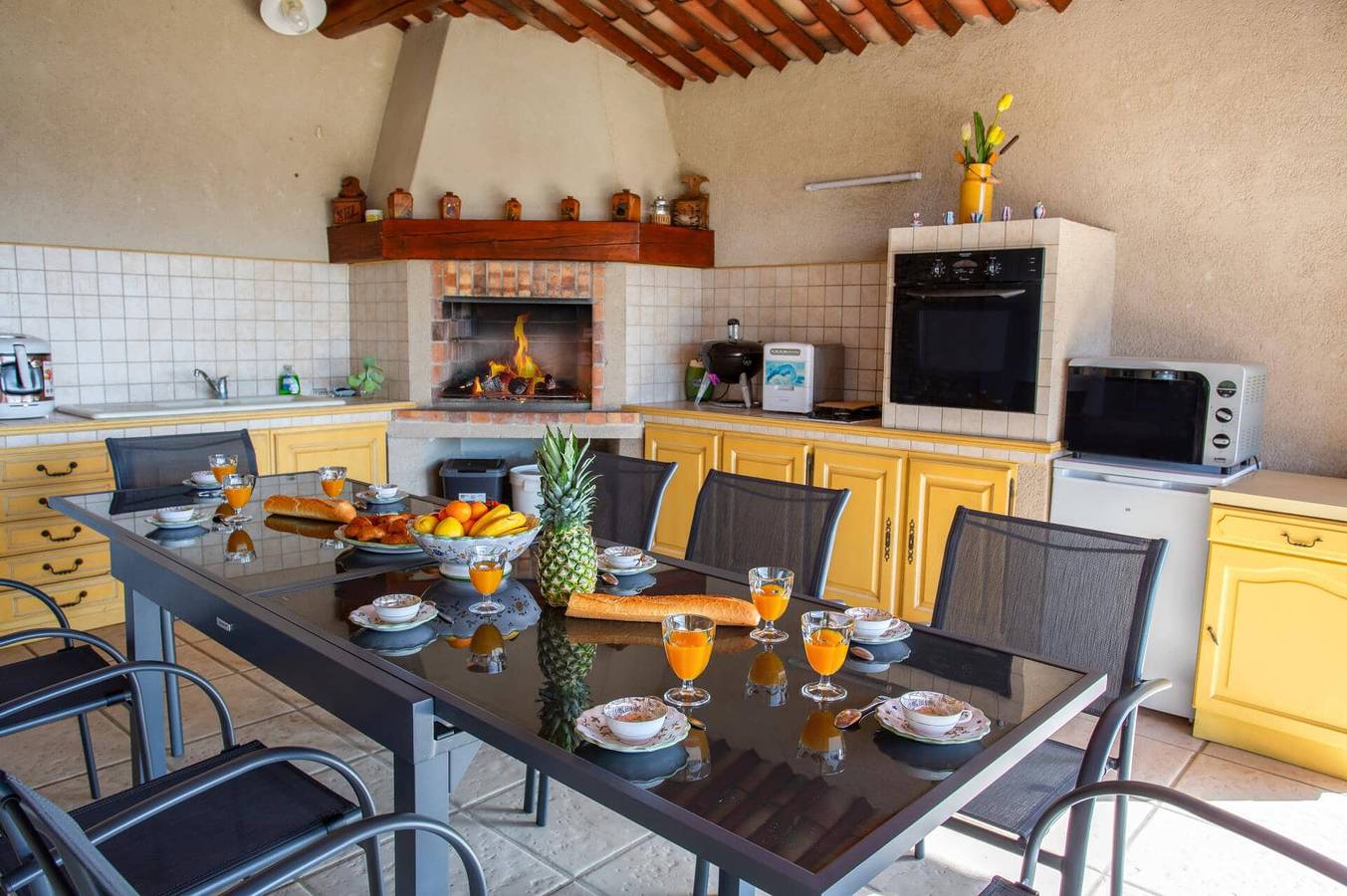 Villa Cheval Blanc by Villa Plus in Cheval-Blanc, Parque natural regional del Luberon