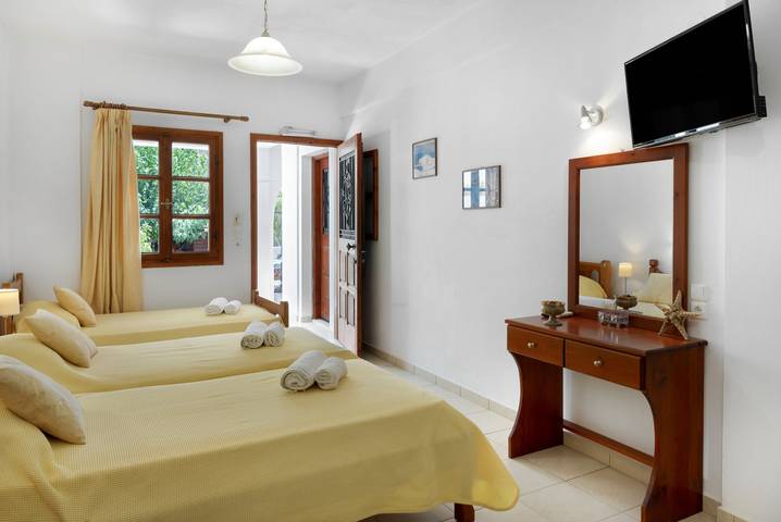 Entire apartment, Apartment 'Studios Asterias 3' with Shared Terrace, Wi-Fi and Air Conditioning in Astypalea