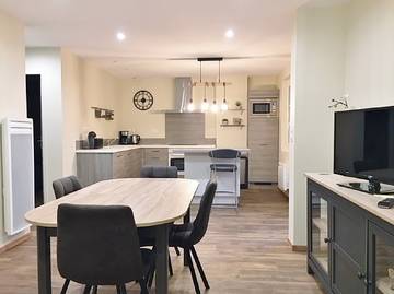 Gîte pour 4 personnes, avec jardin à Adast