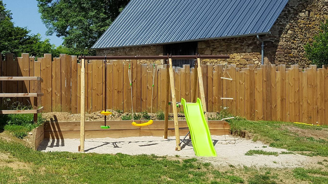 Gite La Bergerie avec terrasse couverte et piscine in Champagnac-la-Noaille, Région de Tulle