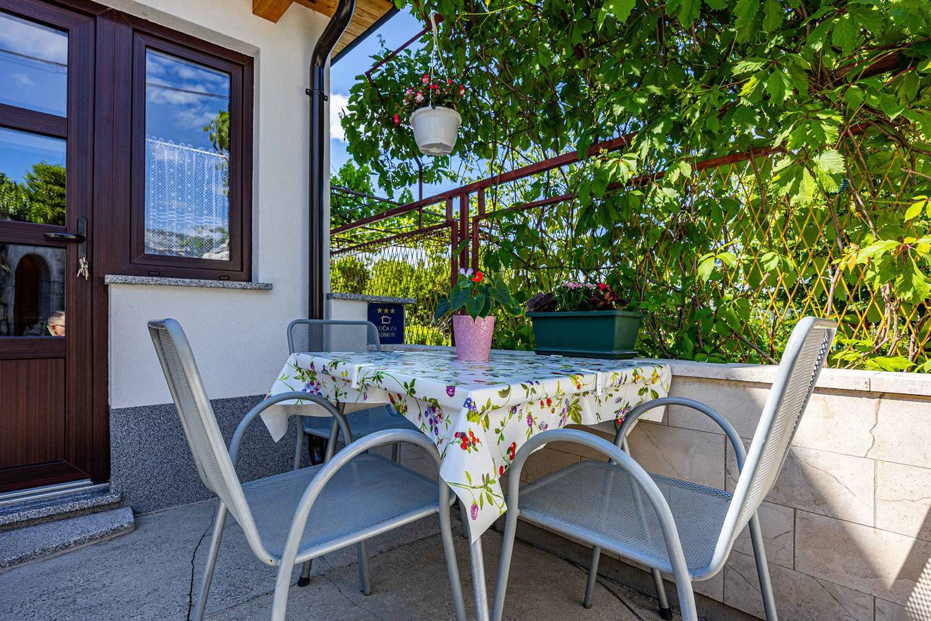 Vakantiehuis met een groot terras en airco  in Tribalj, Primorje-Gorski Kotar