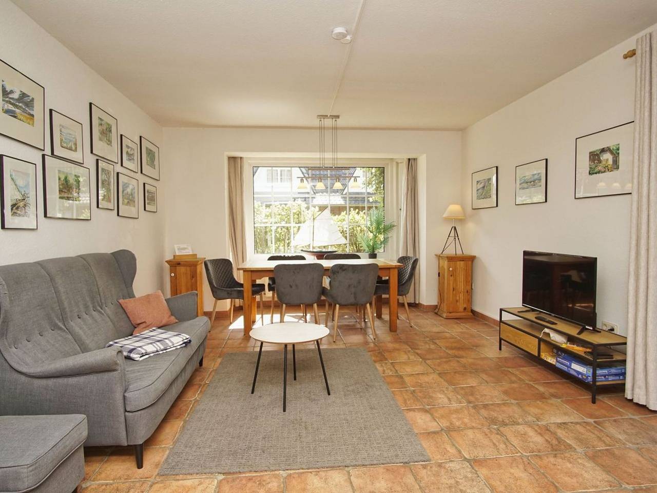 Ganze Ferienwohnung, Landhaus Wildrose - Großzügige Ferienwohnung mit Terrasse und Garten im ruhigen Landhaus Wildrose in Pantow, Zirkow