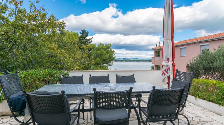 Ferienhaus für 8 Personen, mit Garten, mit Haustier in Tkon