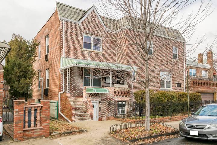 Entire apartment, Lovely 2 Bedroom In Brooklyn Sleeps 5 in Brooklyn, New York City