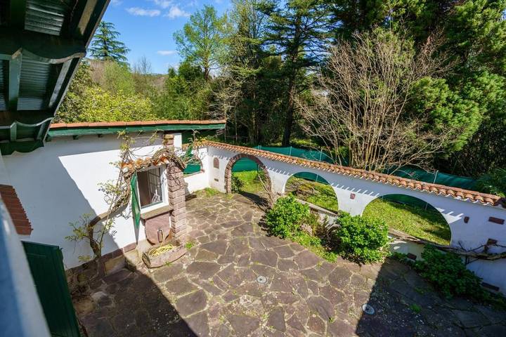 Chalet para 10 personas, con Jacuzzi y Terraza además de Jardín y Piscina en Valle de Baztan - 2