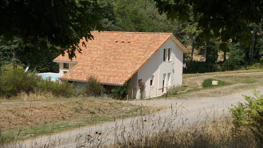Gîte pour 7 personnes, avec Piscine à Écuras - 2