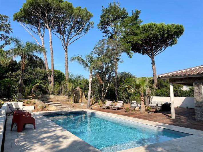 Location de vacances pour 10 personnes, avec vue ainsi que jardin et piscine, animaux acceptés dans Plage Cala Rossa - 2