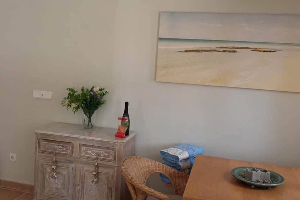 Eine stilvolle Villa am Strand, mit Garten, Pool und Wifi ... pure Ruhe in Arenal d'en Castell, Es Mercadal