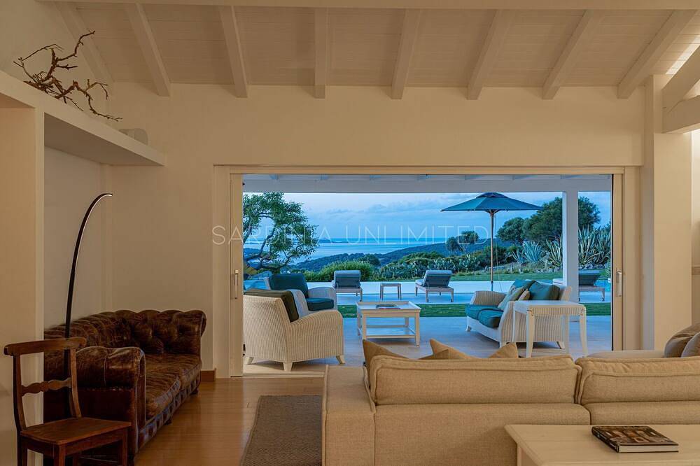 Luxusvilla mit beheizbarem Pool, nur wenige Schritte vom Golf von Marinella und Porto Rotondo en... in Golfo Aranci, Costa Smeralda