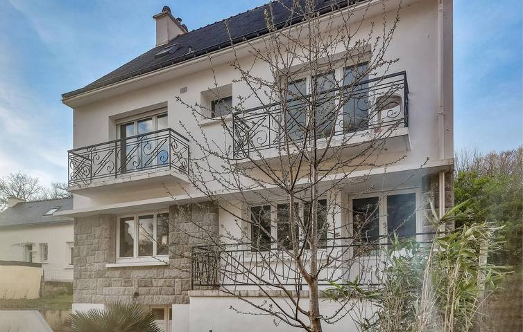 Gîte pour 8 personnes, avec terrasse, animaux acceptés à Lanvaudan