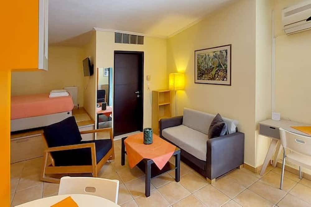 Ganze Wohnung, Eliana's downtown studio in Lesbos