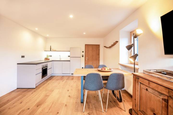 Entire apartment, Brantenhof Design Apartment "Vinea" with Shared Garden, Sauna, Balcony and Wi-Fi in Penon, Kurtatsch an der Weinstraße