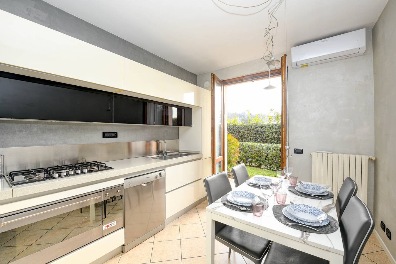 Ganze Wohnung, Maisonelisa Manerba garden in Manerba del Garda, Gardasee-Berge