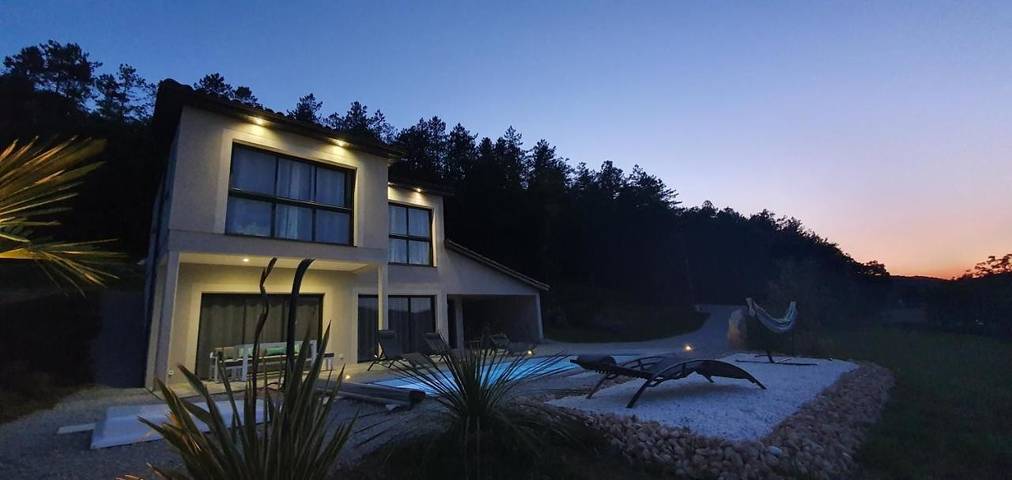 Location de vacances pour 4 personnes, avec jardin ainsi que piscine et vue à Concorès - 2