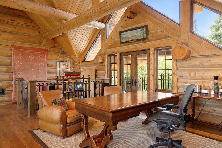 Vacation house for 18 people, with yard and hot tub as well as balcony in Telluride Ski Resort