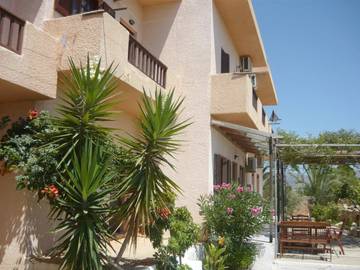 Gîte pour 4 personnes, avec vue et jardin dans Makri Gialos